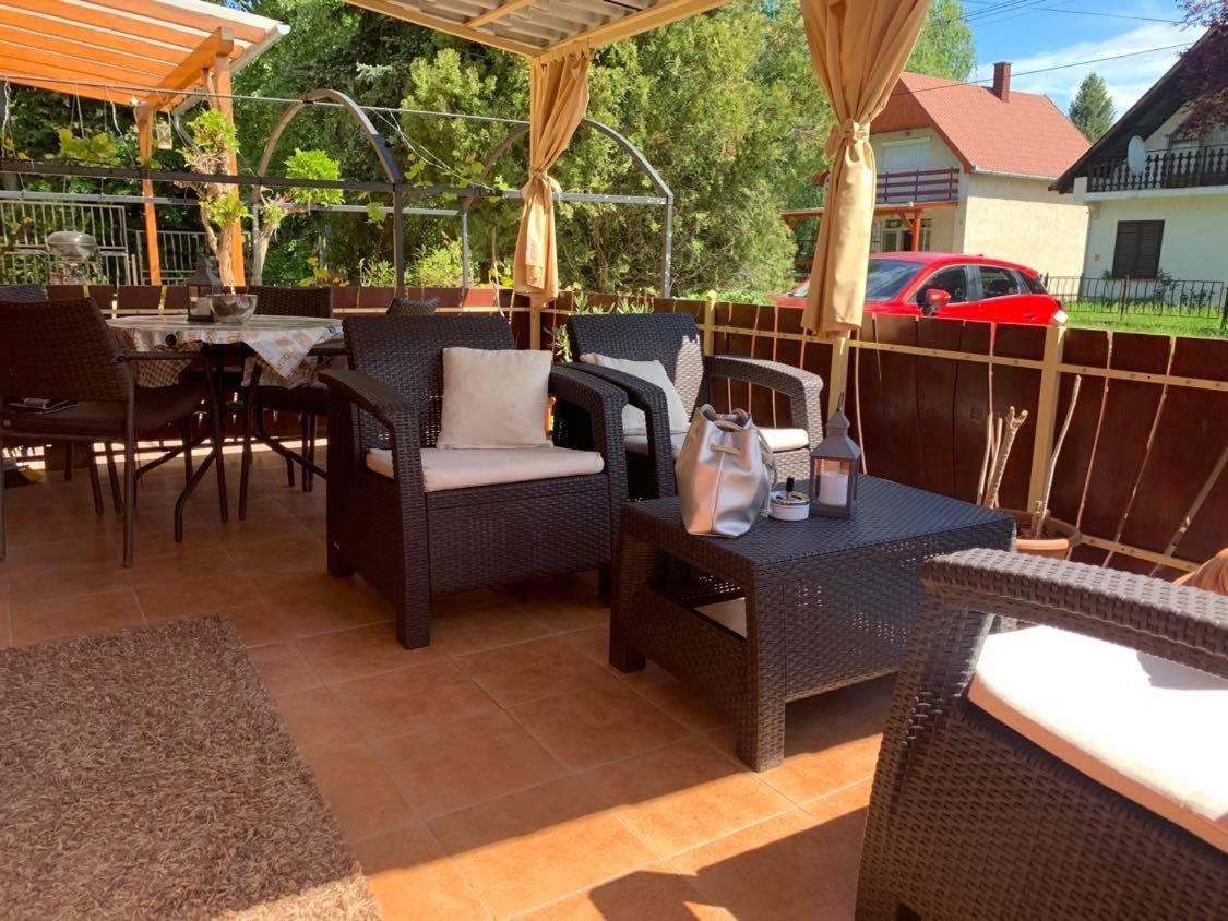 Gunarasi Villa Jacuzzival Dombóvár Exteriör bild
